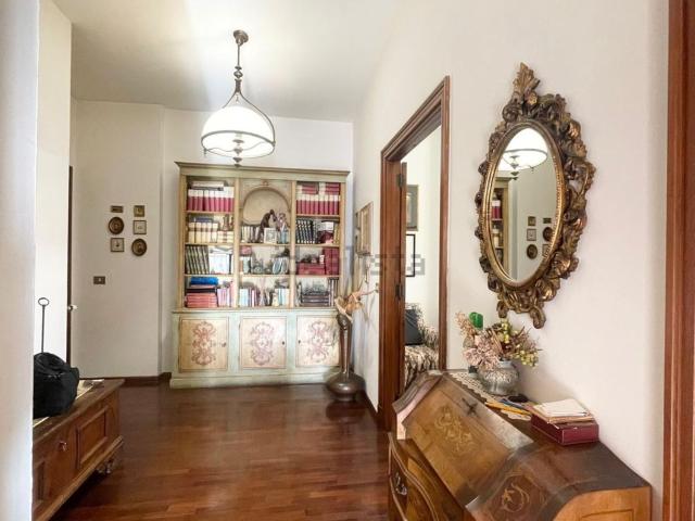 Appartamento in vendita di 115 m² in Viale Curio Dentato