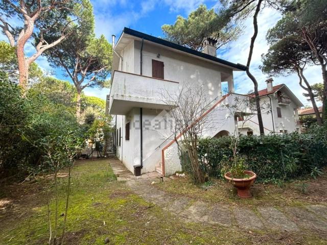 Appartamento in vendita di 115 m² in Viale dei Fiori, 8