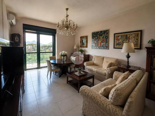 Appartamento in vendita di 115 m² in Viale dei Vecchi Pini, 5
