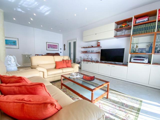 Appartamento in vendita di 115 m² in Viale Enrico Millo, 20