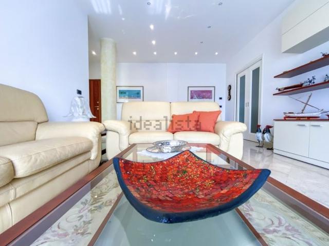 Appartamento in vendita di 115 m² in Viale Enrico Millo, 6