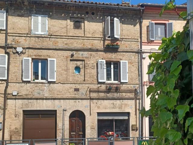 Appartamento in vendita di 115 m² in Corso Fratelli Cairoli, 218