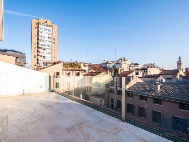 Appartamento in vendita di 115 m² in Piazza della Frutta