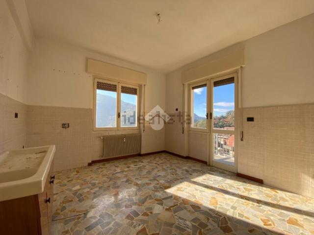 Appartamento in vendita di 115 m² in Salita Cà Cecchi, 35