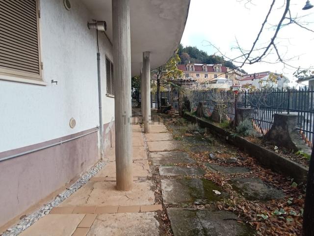 Appartamento in vendita di 115 m² in Strada Provinciale 46 della Peschiera