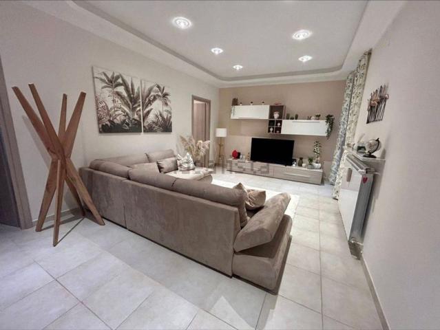 Appartamento in vendita di 116 m² in Via Chiaravagna, 6