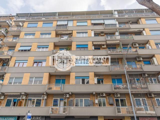 Appartamento in vendita di 116 m² in Via Appia Nuova