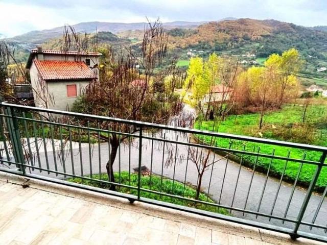 Appartamento in vendita di 116 m² in Via Battista di Loria