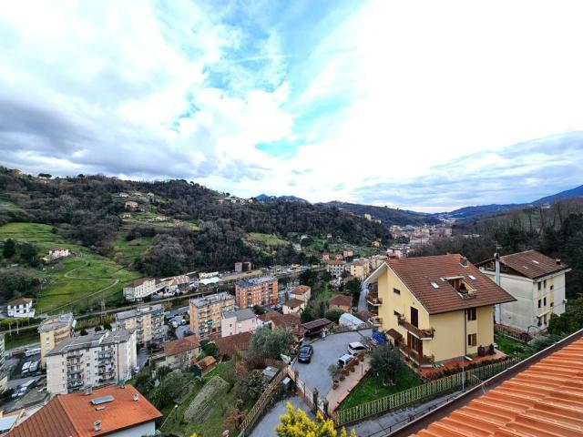Appartamento in vendita di 116 m² in Via Benedetto da Cesino, 38