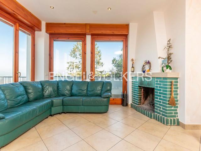Appartamento in vendita di 116 m² in Via del Bosco