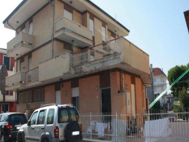 Appartamento in vendita di 116 m² in Via II Giugno, 103