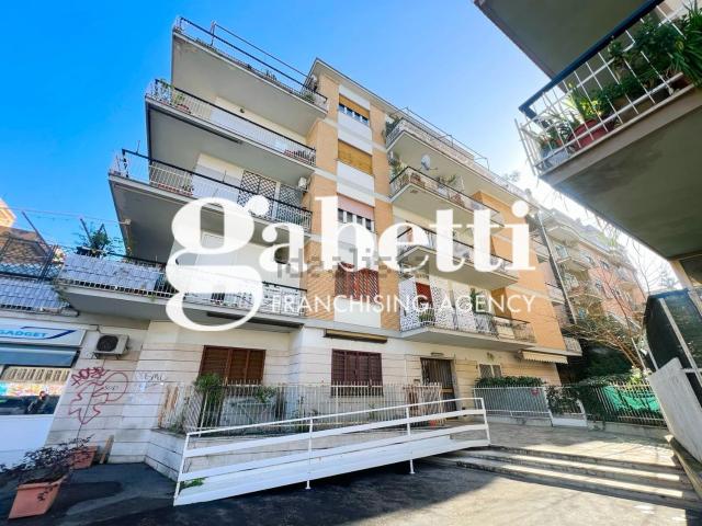 Appartamento in vendita di 116 m² in Via Michele Tenore