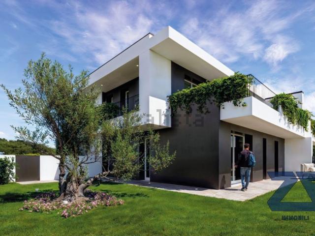 Appartamento in vendita di 116 m² in Via San Pio X