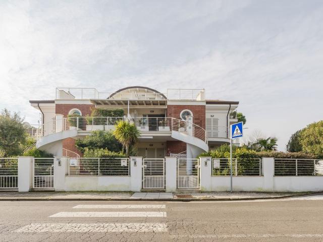 Appartamento in vendita di 116 m² in Via Pinarella, 504
