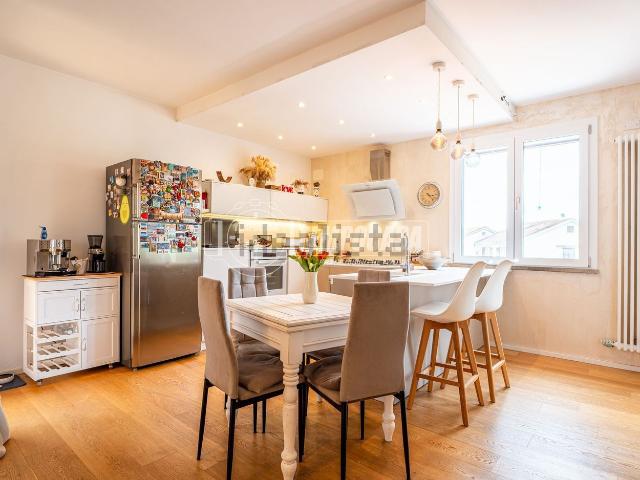 Appartamento in vendita di 116 m² in Via Raffaello, 43
