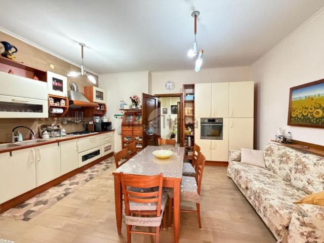 Appartamento in vendita di 116 m² in Via Ugo Foscolo, 113