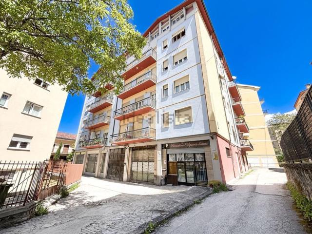Appartamento in vendita di 116 m² in Viale della Croce Rossa, 73