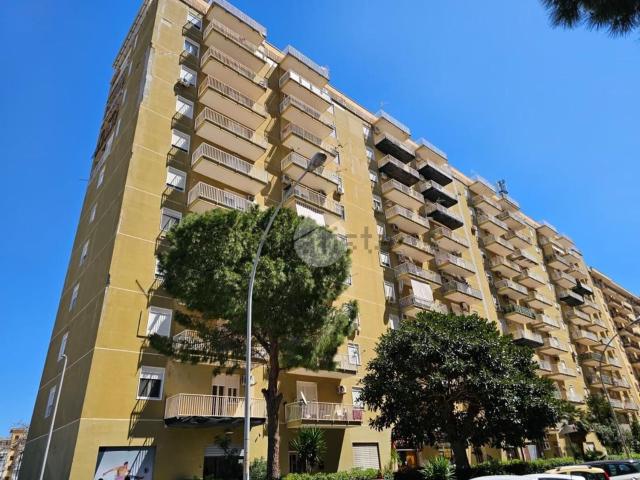 Appartamento in vendita di 117 m² in Via Azolino Hazon, 65