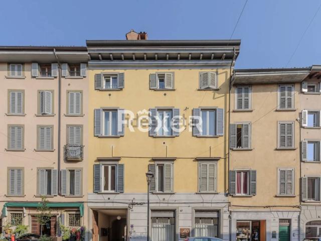 Appartamento in vendita di 117 m² in Via Gianbattista Moroni, 65
