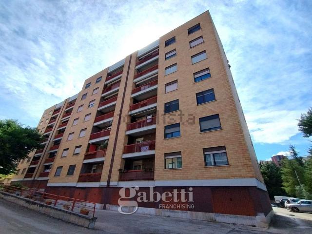 Appartamento in vendita di 117 m² in Via Giosuè Carducci