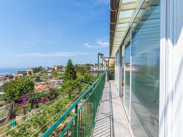 Appartamento in vendita di 117 m² in Via Giovanni Pascoli