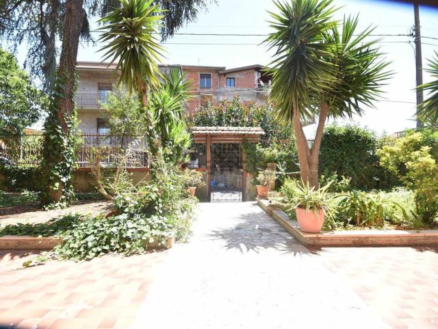 Appartamento in vendita di 117 m² in Via dei Tulipani, 28