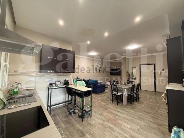 Appartamento in vendita di 117 m² in Via delle Gardenie, 6