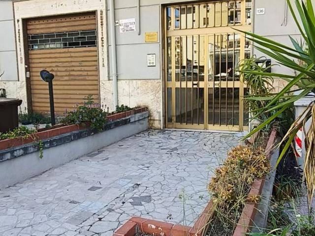 Appartamento in vendita di 117 m² in Via Empedocle Restivo, 136