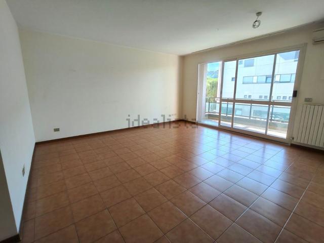 Appartamento in vendita di 117 m² in Via Salvo D&apos Acquisto, 7
