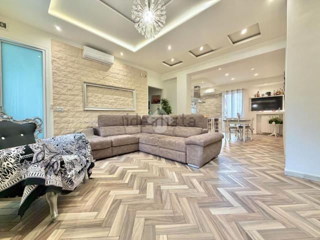 Appartamento in vendita di 117 m² in Via Pitagora