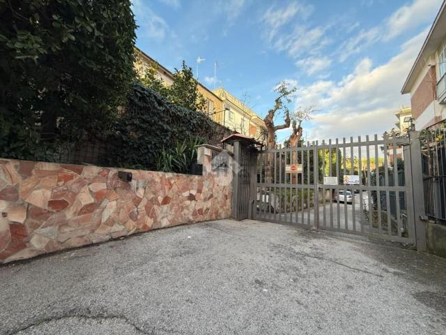 Appartamento in vendita di 117 m² in Via Vicinale Croce di Piperno, 42