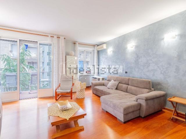 Appartamento in vendita di 117 m² in Viale Ca&apos  Granda