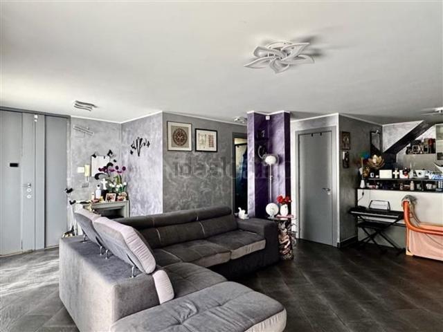 Appartamento in vendita di 118 m² in Via Camillo Finocchiaro Aprile