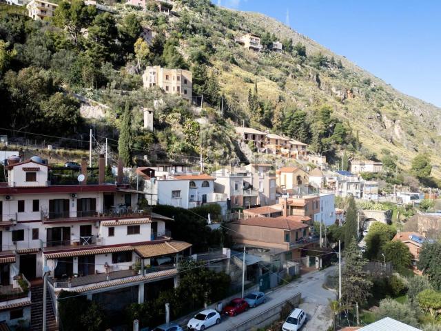 Appartamento in vendita di 118 m² in Via Case Trifirò, 9