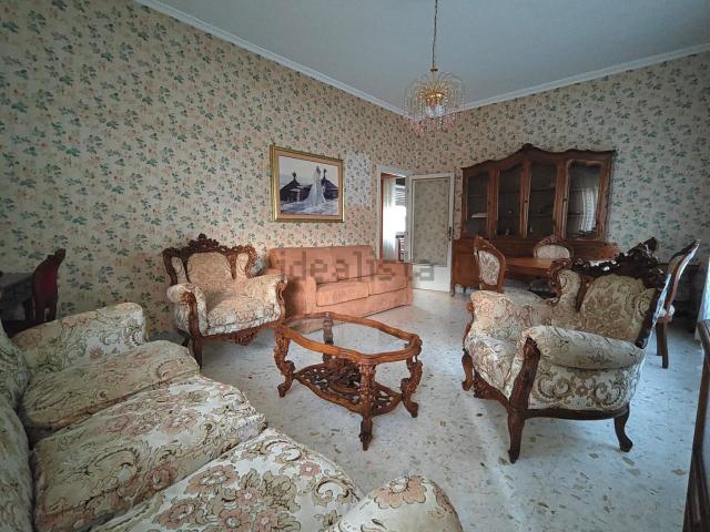 Appartamento in vendita di 118 m² in Via Giacomo Leopardi