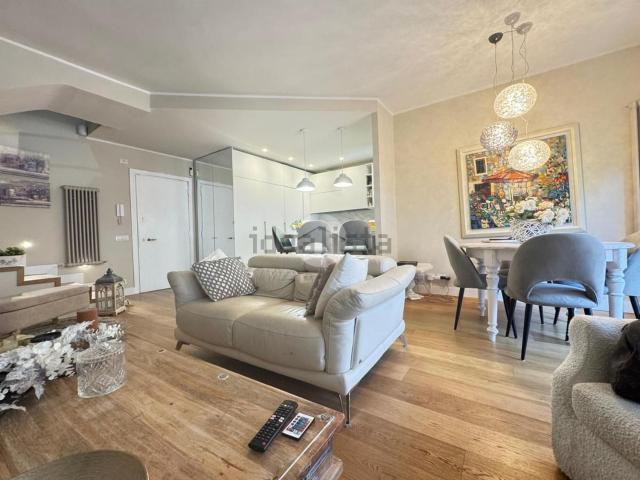 Appartamento in vendita di 118 m² in Via Giampiero Combi, 32