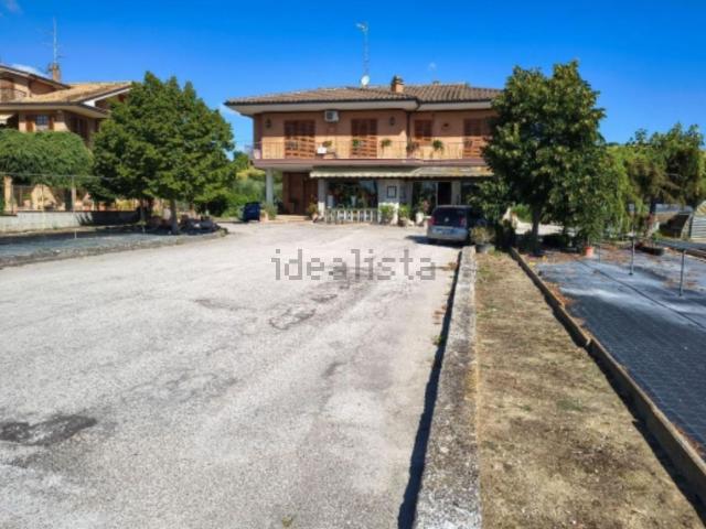 Appartamento in vendita di 118 m² in Via Faleriense Est