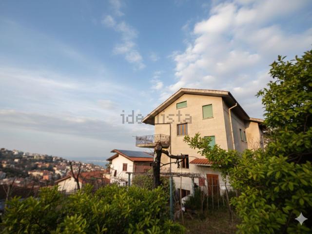 Appartamento in vendita di 118 m² in Via Natale Colarich, 30