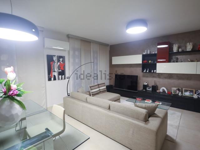 Appartamento in vendita di 118 m² in Via Salvo D&apos Acquisto, 3
