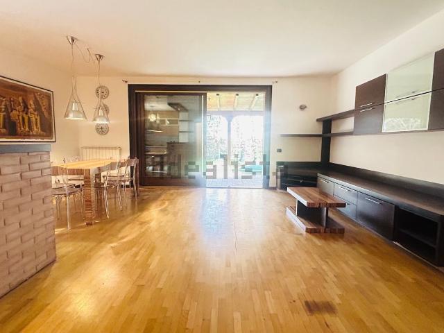 Appartamento in vendita di 118 m² in Via Santo Stefano, 107