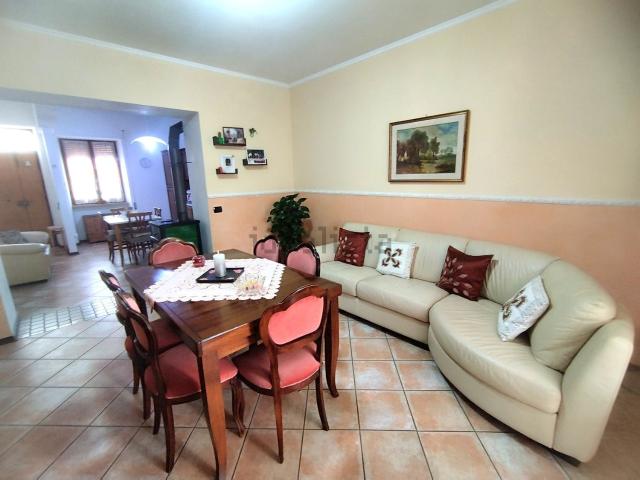 Appartamento in vendita di 118 m² in Via Pereto