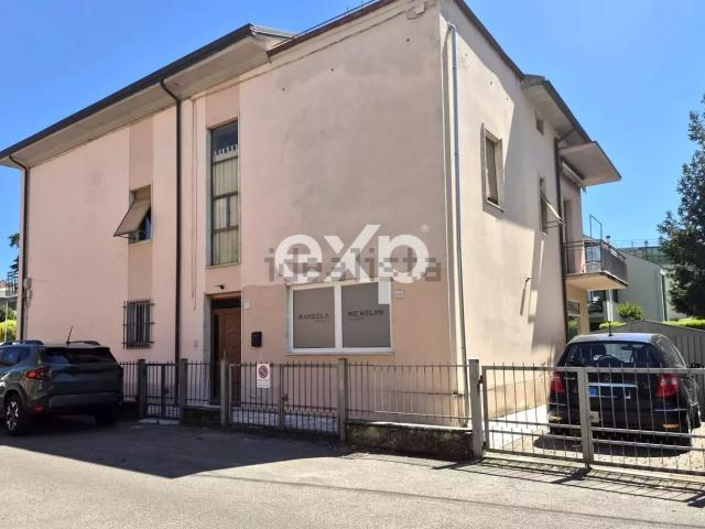 Appartamento in vendita di 118 m² in Via Pratomagno, 1