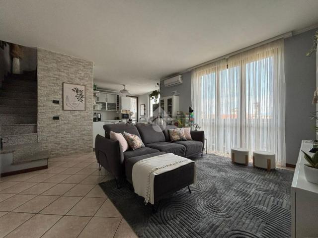 Appartamento in vendita di 118 m² in Via Quarterone, 23