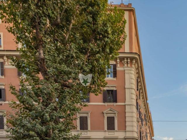 Appartamento in vendita di 118 m² in Viale Giulio Cesare, 231