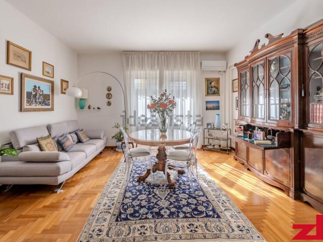 Appartamento in vendita di 119 m² in Via Angelo Carrara
