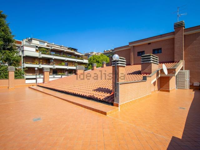 Appartamento in vendita di 119 m² in Via della Mendola, 179