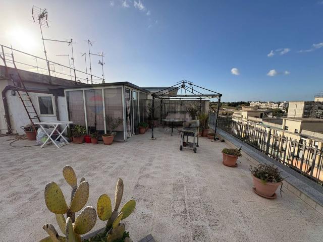 Appartamento in vendita di 119 m² in Via delle Camelie, 1