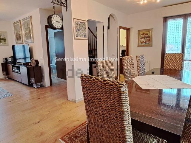Appartamento in vendita di 119 m² in Via Enrico Berlinguer