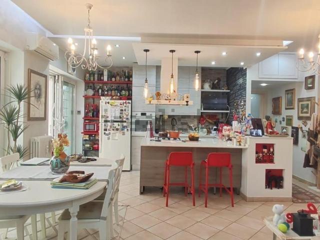 Appartamento in vendita di 119 m² in Via Festo Porzio, 8
