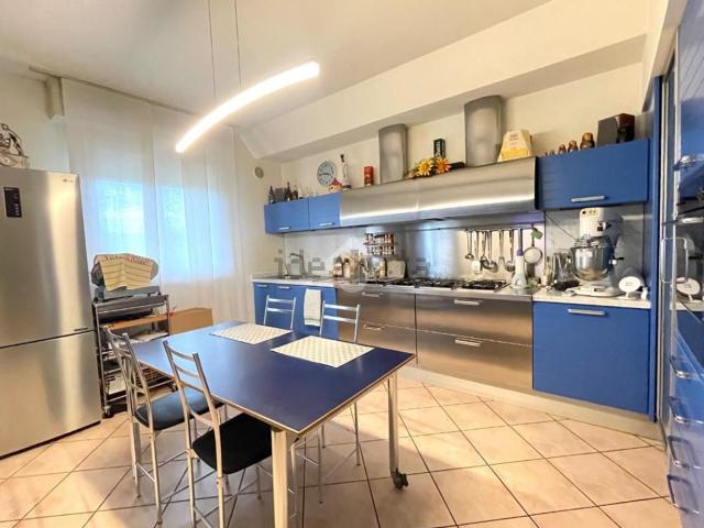 Appartamento in vendita di 119 m² in Via Montefeltro, 1